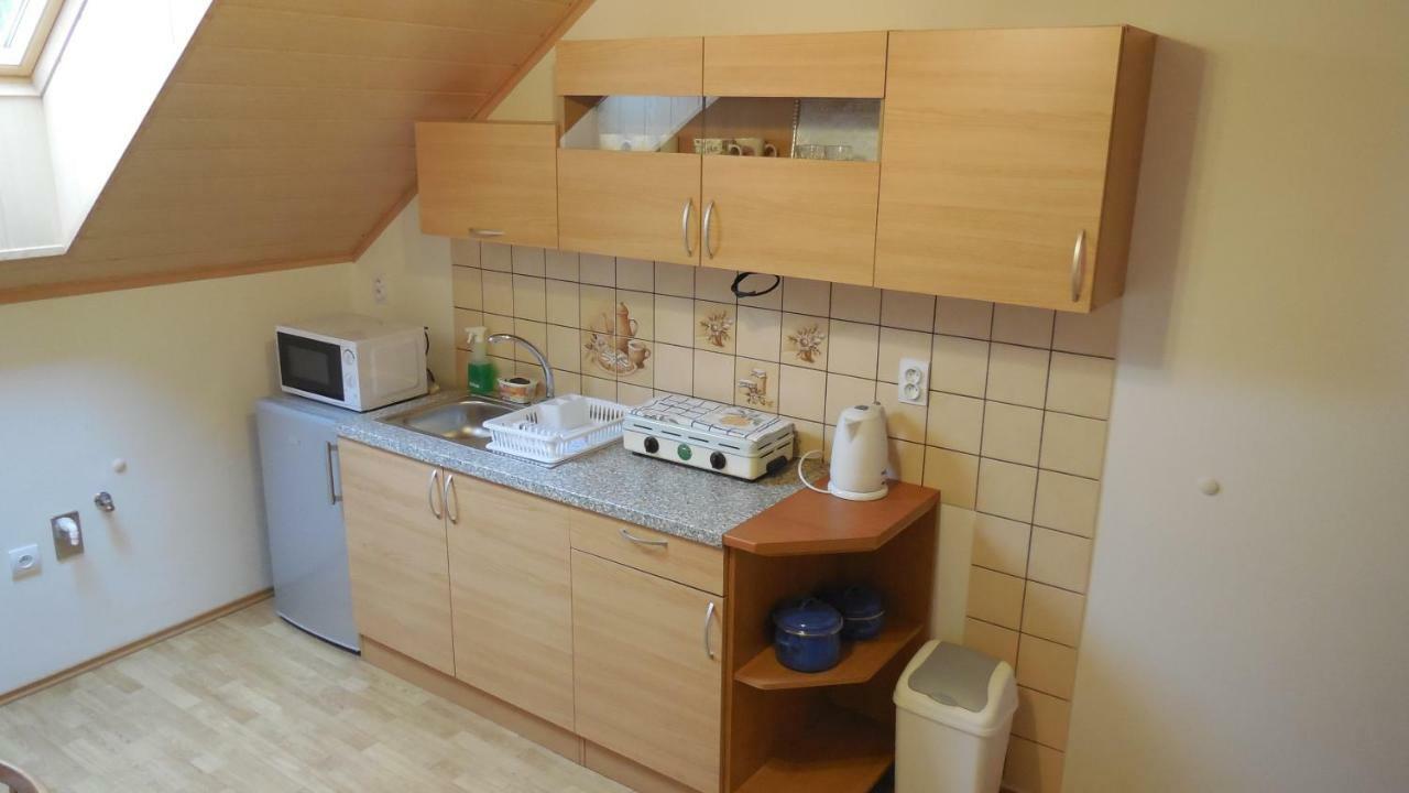 Privat Pod Kostolom - Ubytovanie Valča Exterior foto