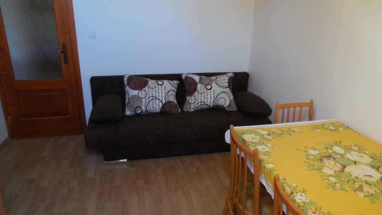 Privat Pod Kostolom - Ubytovanie Valča Exterior foto