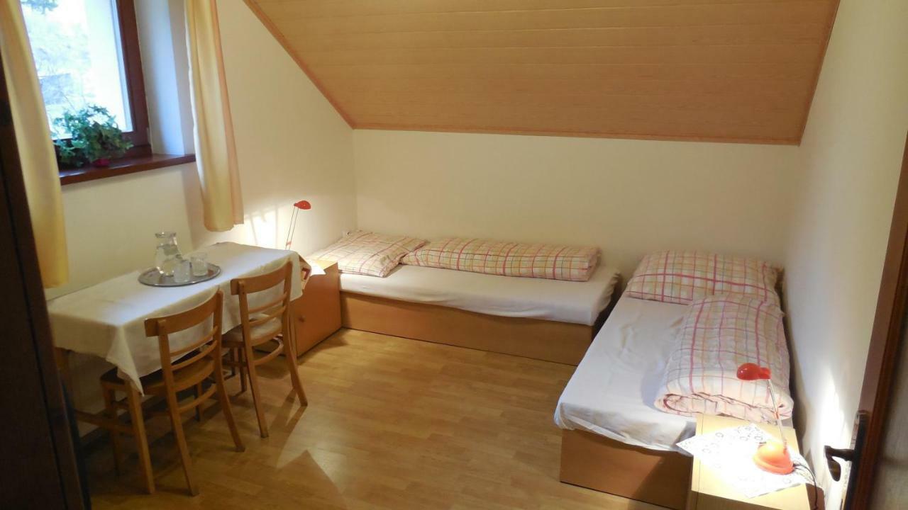 Privat Pod Kostolom - Ubytovanie Valča Exterior foto