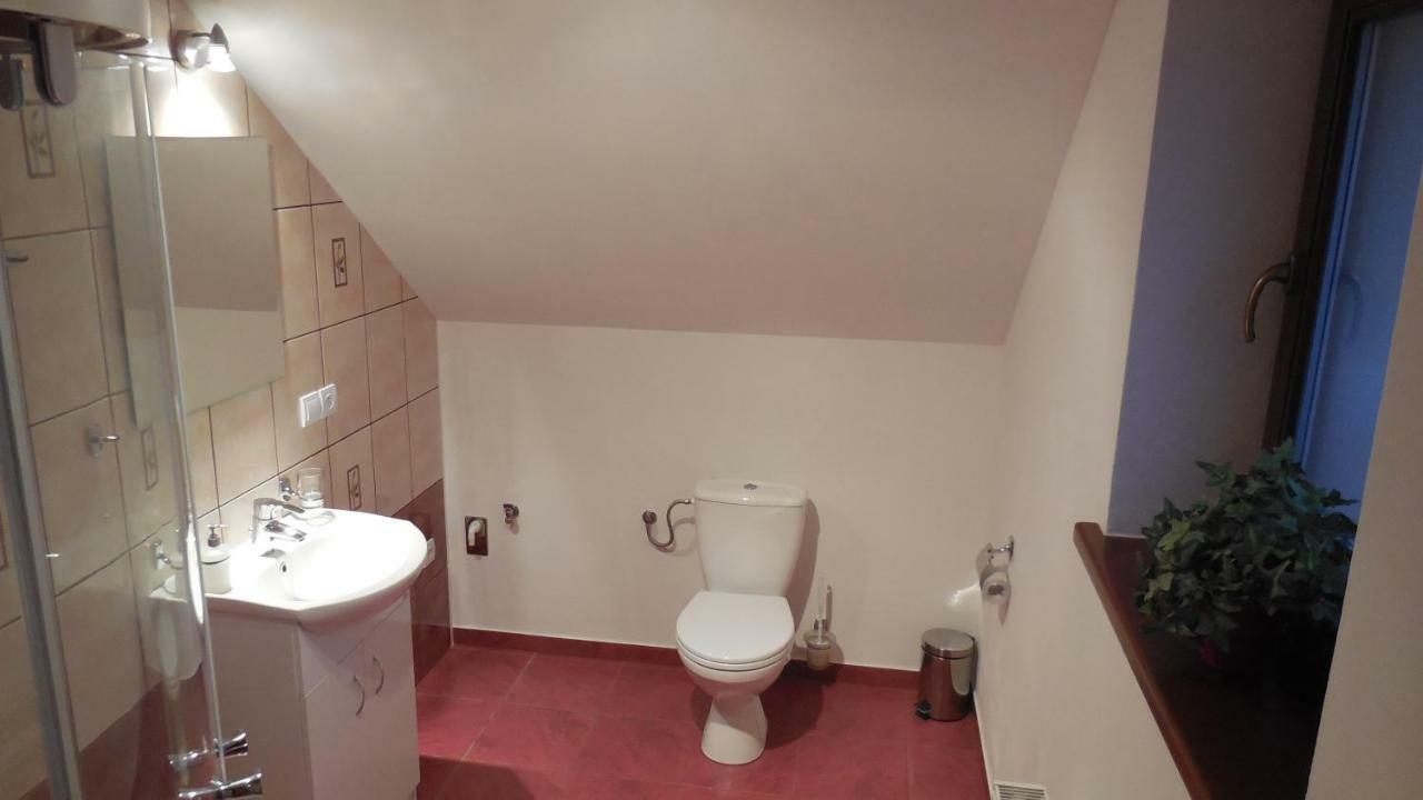 Privat Pod Kostolom - Ubytovanie Valča Exterior foto